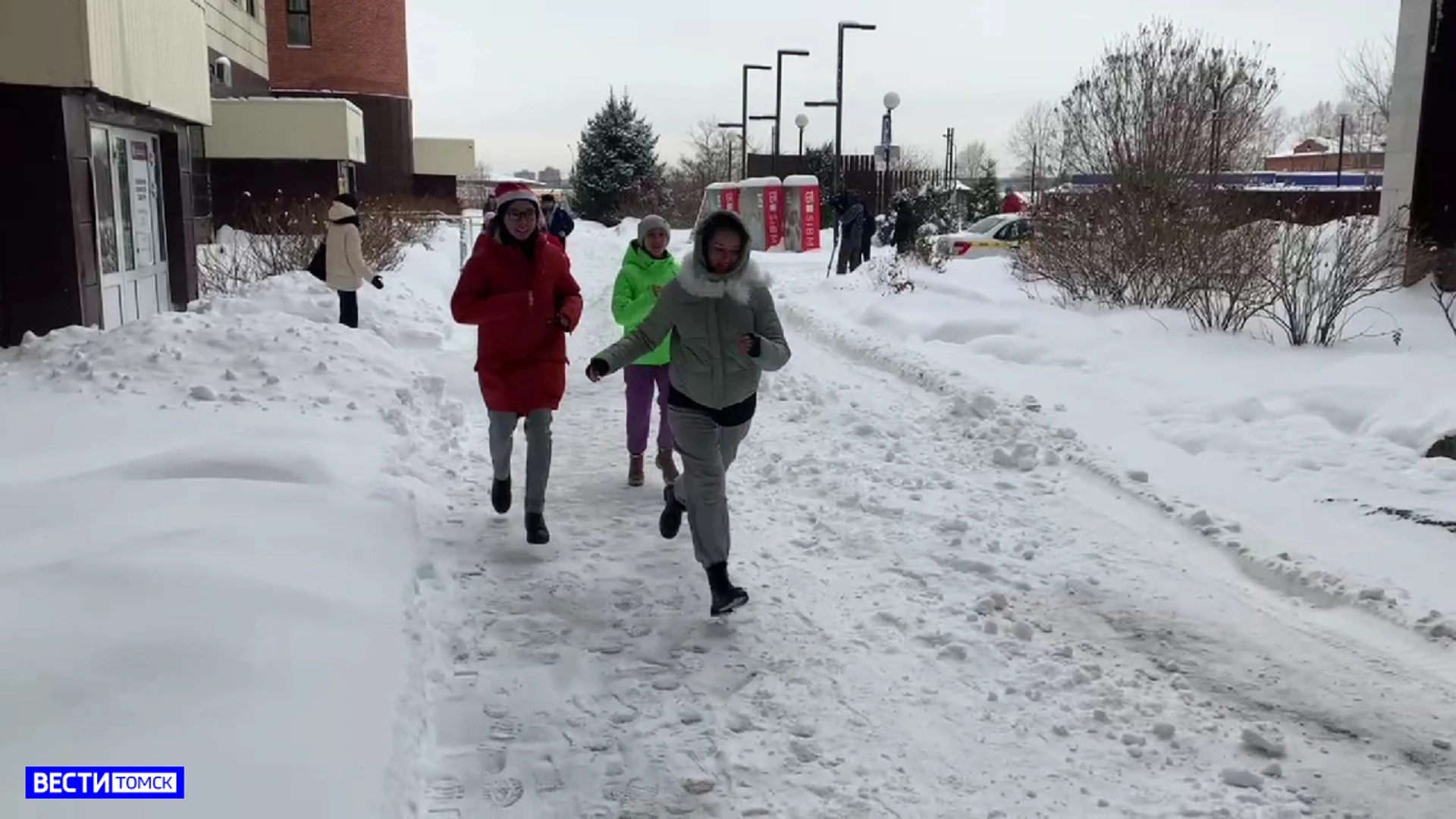 Волонтеры-медики провели в Томске забег в рамках акции "Здоровый Новый год"