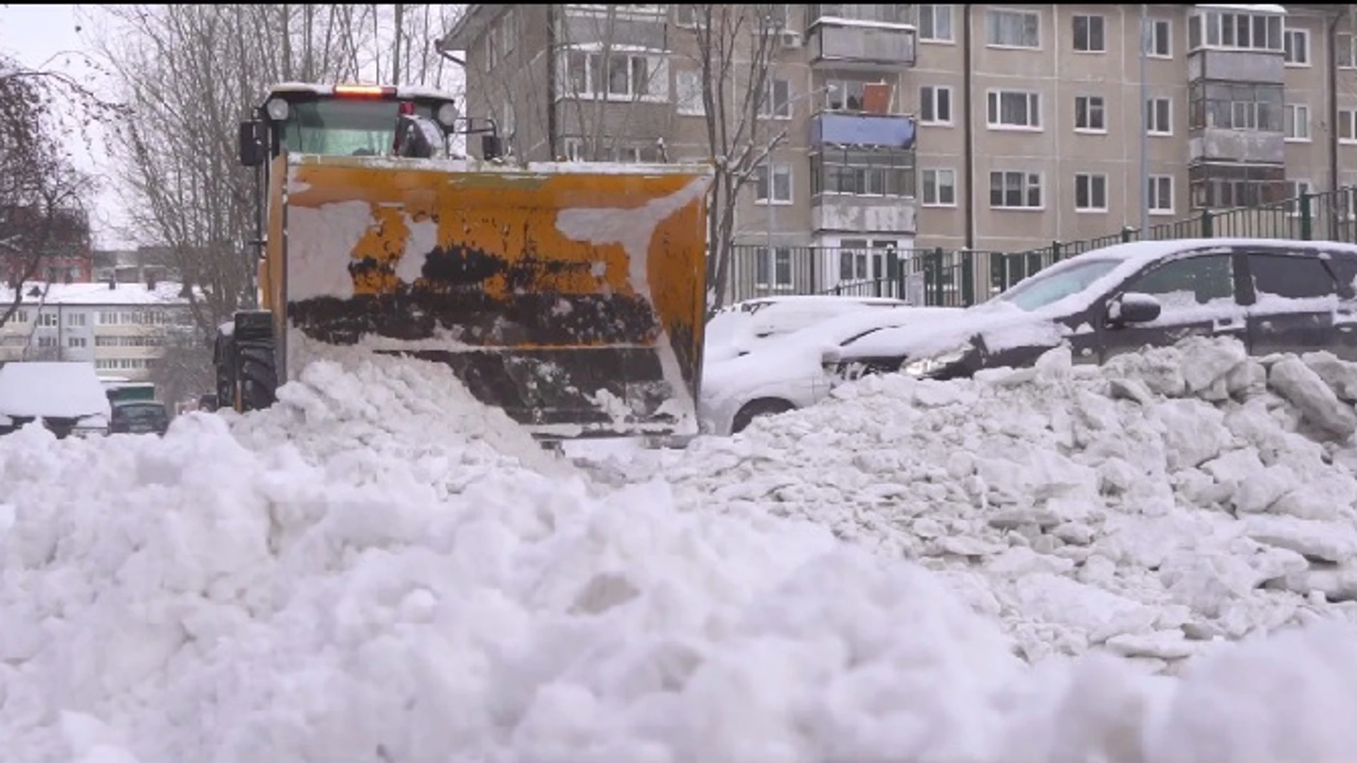 Более 50 тысяч кубометров снега вывезли за минувшие сутки с улиц Тюмени