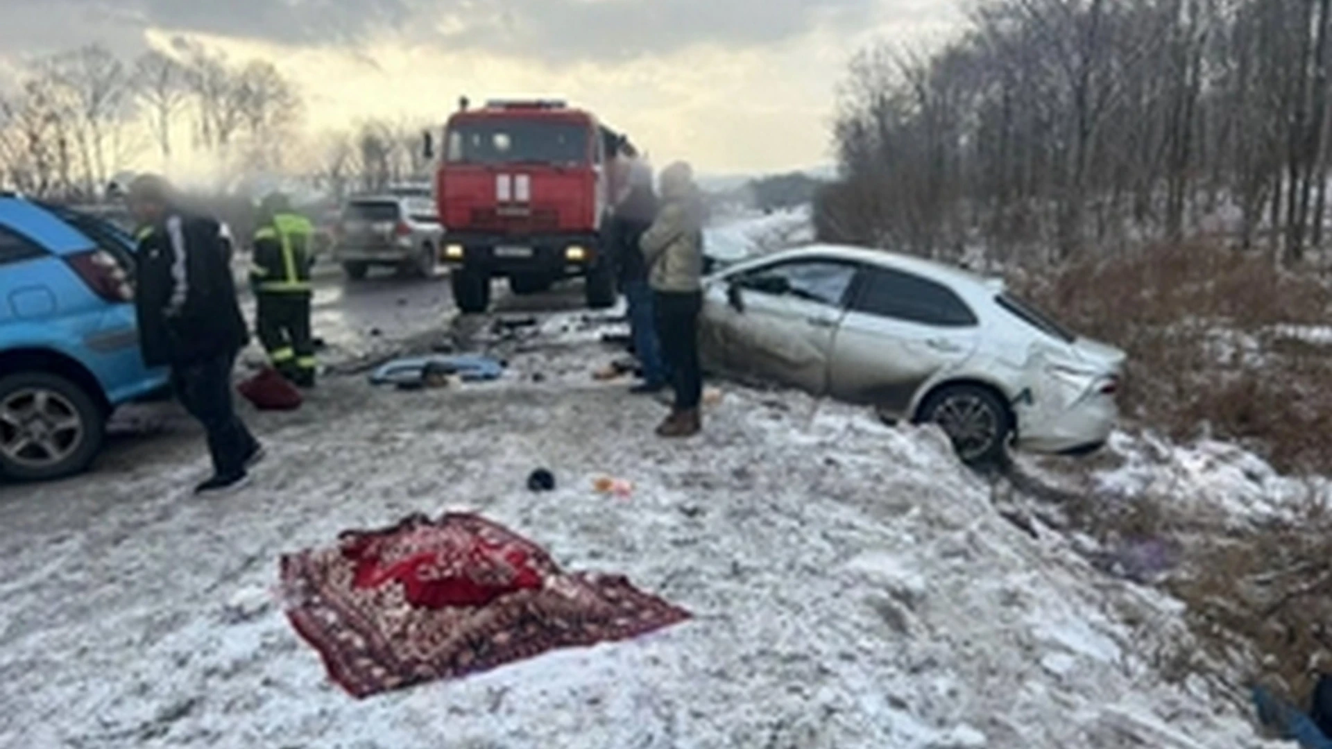 Семья с детьми попала в смертельное ДТП в Приморье