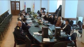 Estudiantes de secundaria de la tercera escuela de Vladikavkaz hablaron de profesiones militares