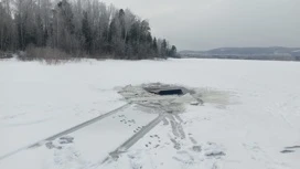 Внедорожник провалился под лед водохранилища в Челябинской области