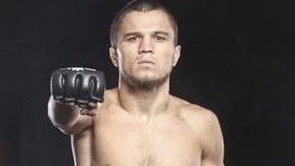 Умар Нурмагомедов сломал руку в ходе чемпионского боя UFC против Двалишвили