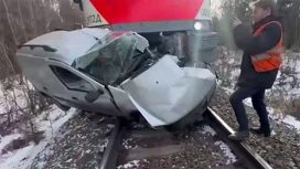 En Dubna, un conductor de coche murió en un cruce, tratando de saltar frente al tren