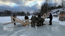 Более ста прорубей для крещенских купаний подготовили военнослужащие ЦВО