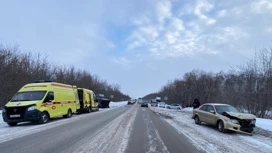 Пять человек пострадали при столкновении грузовика и трех легковушек в Омске