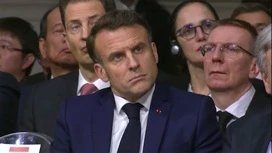 Macron mówi, że będzie nalegał, by Trump był twardszy dla Putina