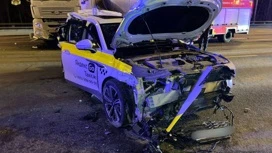 Der Taxifahrer starb bei einem Verkehrsunfall mit einem Lastwagen auf dem Moskauer Ring.