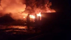 EMERCOM publicó un video de un incendio en un almacén en la región de Kaluga