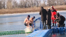 Семья "моржей" из Волгограда дала советы для правильного погружения в воду в Крещение