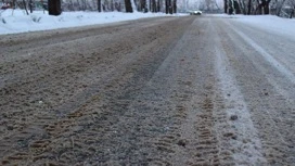 В Челябинске дороги и тротуары чистят от снега в непрерывном режиме