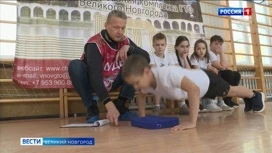 W Veliky Nowogród, miejski festiwal sportowy "Jestem zakochany w GTO" odbywa się dla dzieci trzeciej klasy