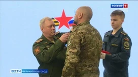 En Veliky Novgorod en vísperas del Defensor del Día de la Patria, los veteranos de una operación militar especial recibieron premios de combate