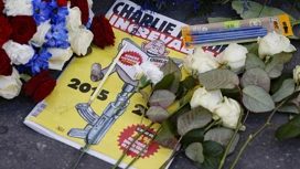 Макрон и Олланд почтили память погибших при теракте в редакции Charlie Hebdo