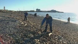 В Сочи открывают зимние пляжи после шторма