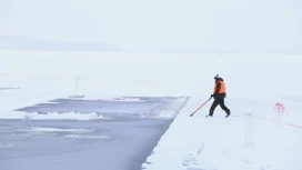 Строительство ледового городка началось на Центральной площади Ижевска