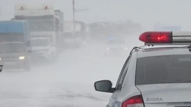 Две трассы на востоке Оренбуржья перекрыты с ночи из-за метели