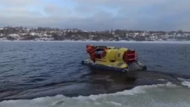 Водолазы ищут лыжника, вышедшего на неокрепший лед Волги в Костромской области