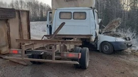 В Удмуртии водитель автомобиля Lada Largus погиб в столкновении с "ГАЗом"