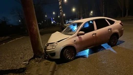 Ночью в Липецке 19-летний парень на Гранте врезался в световую опору