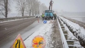 В Рыбинске начали установку освещения на дороге дамба-шлюз