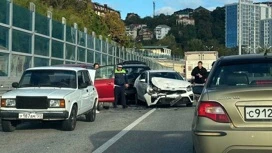 В Центральном районе Сочи произошла массовая авария