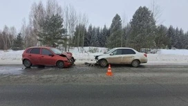 В Удмуртии при столкновении двух автомобилей пострадали четверо