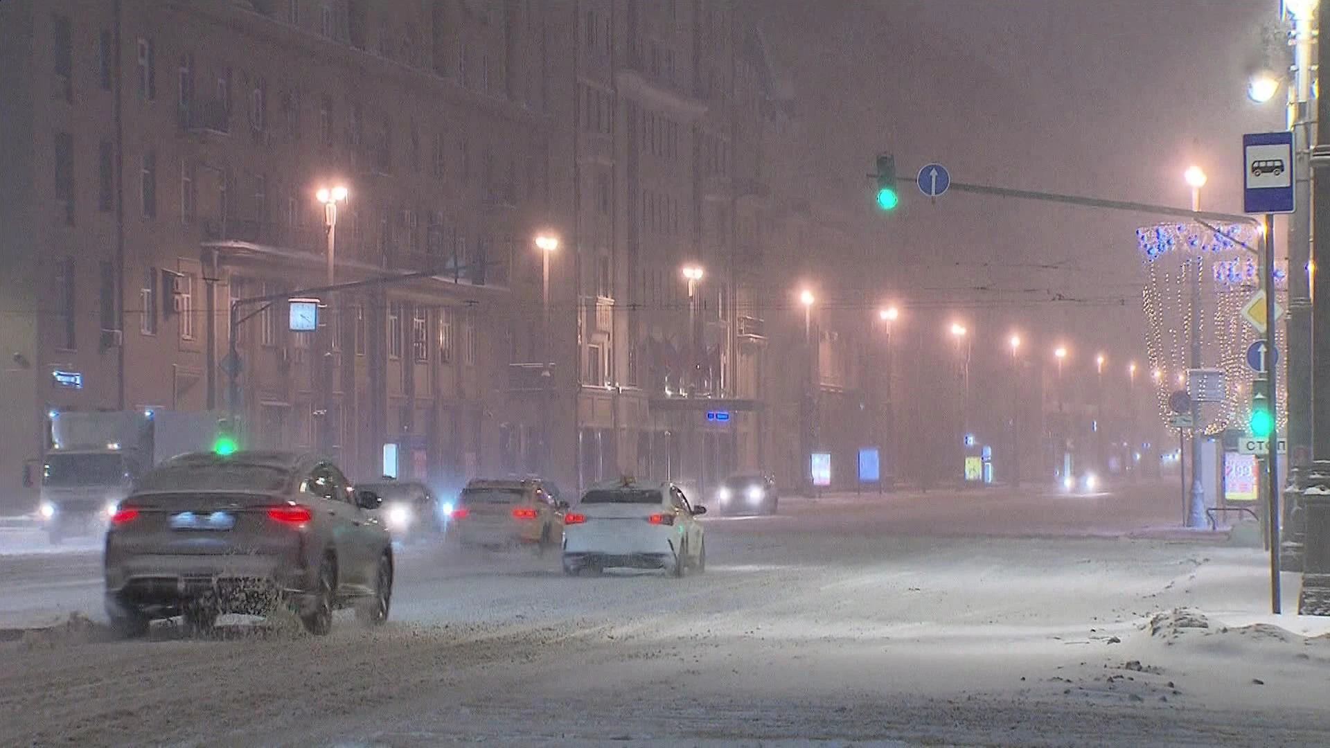 В новогоднюю полночь в Москве ожидается небольшой снег и до минус 7 градусов