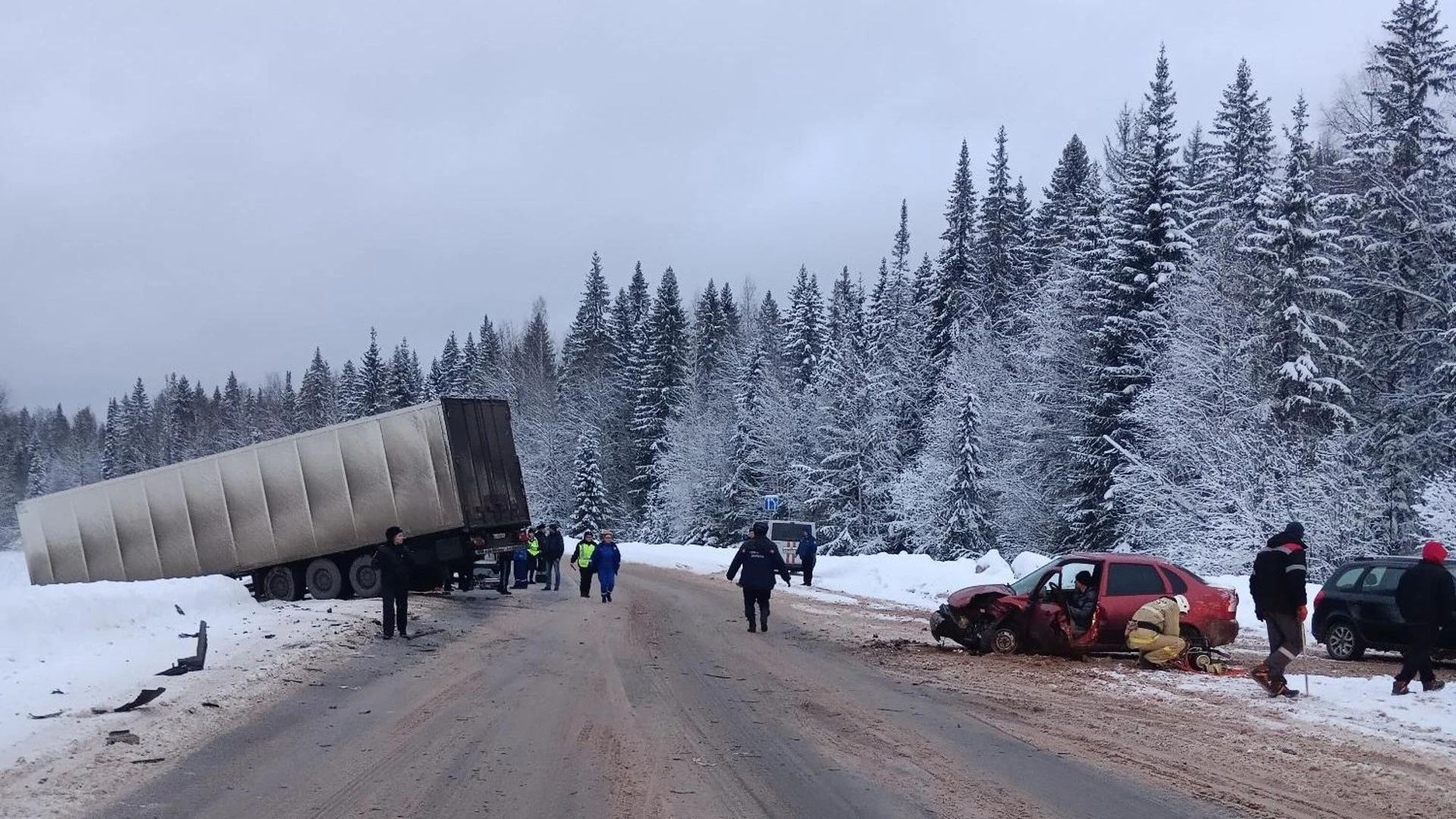 Двое водителей легковых автомобилей пострадали в ДТП в Удмуртии