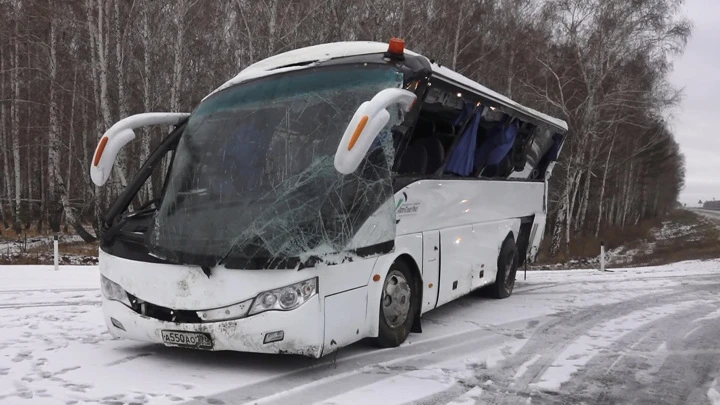 Вести. Южный Урал В Минздраве рассказали о состоянии пассажиров опрокинувшегося на трассе М5 автобуса