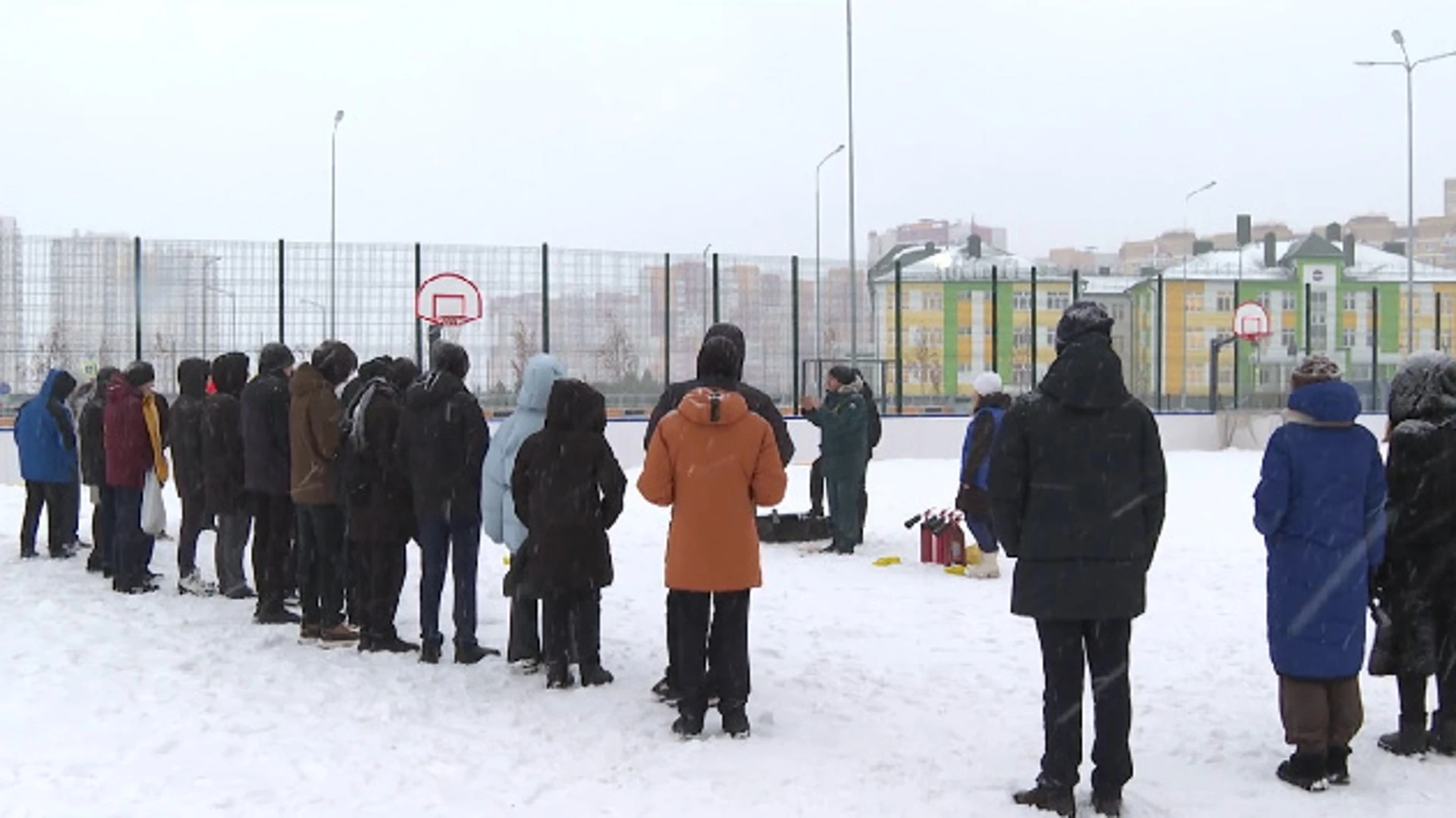 Тюменским школьникам рассказали об опасности пиротехники