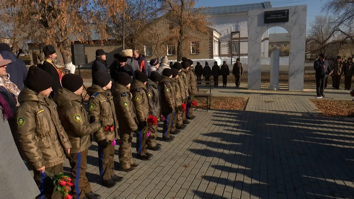 Вести. Южный Урал Памятник жертвам репрессий открыли в Челябинской области