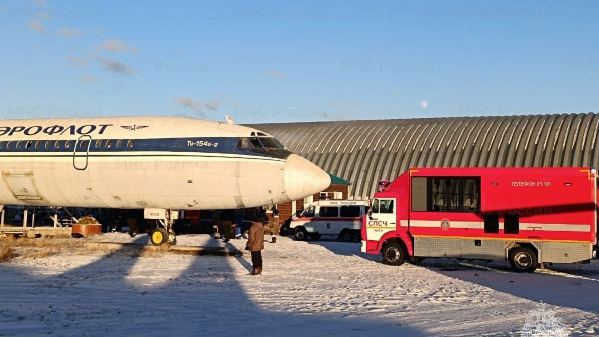 Горящий в читинском зоопарке самолет Ту-154 сняли на видео