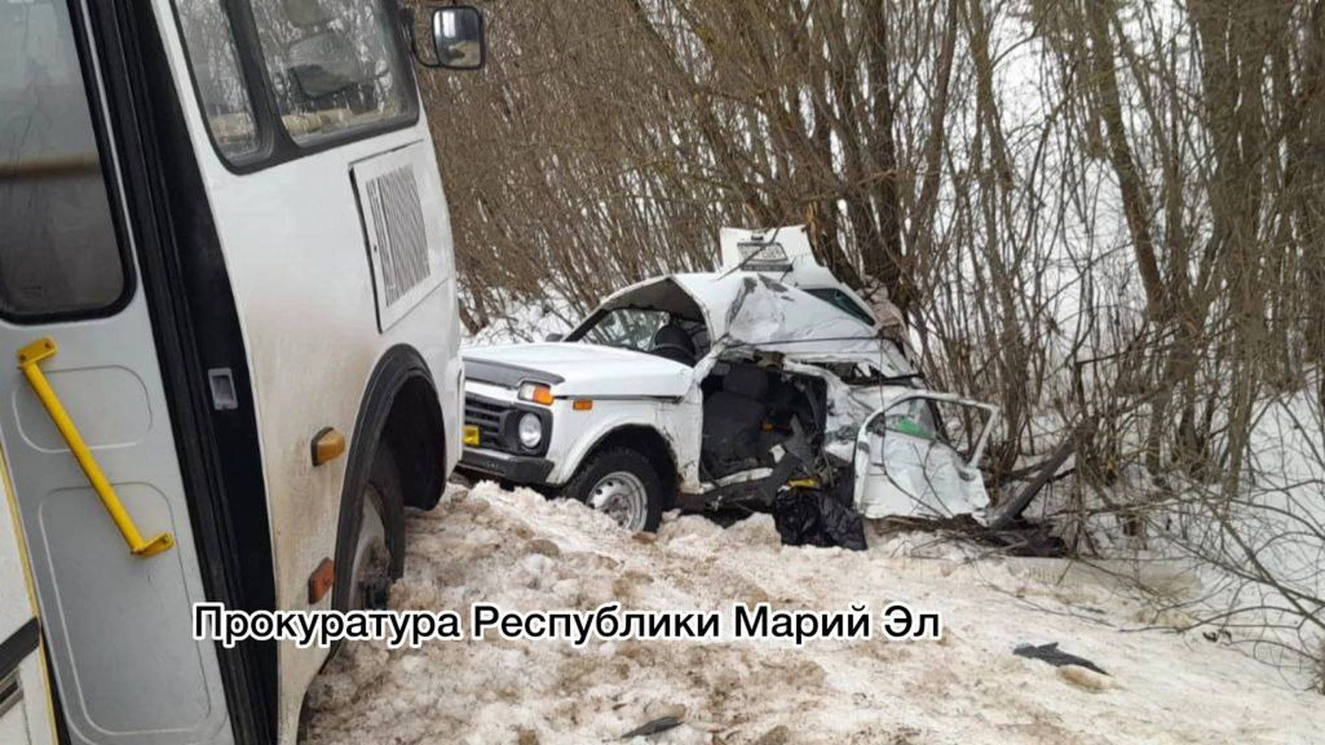 В больнице Марий Эл скончался 45-летний водитель легковушки после столкновения с автобусом