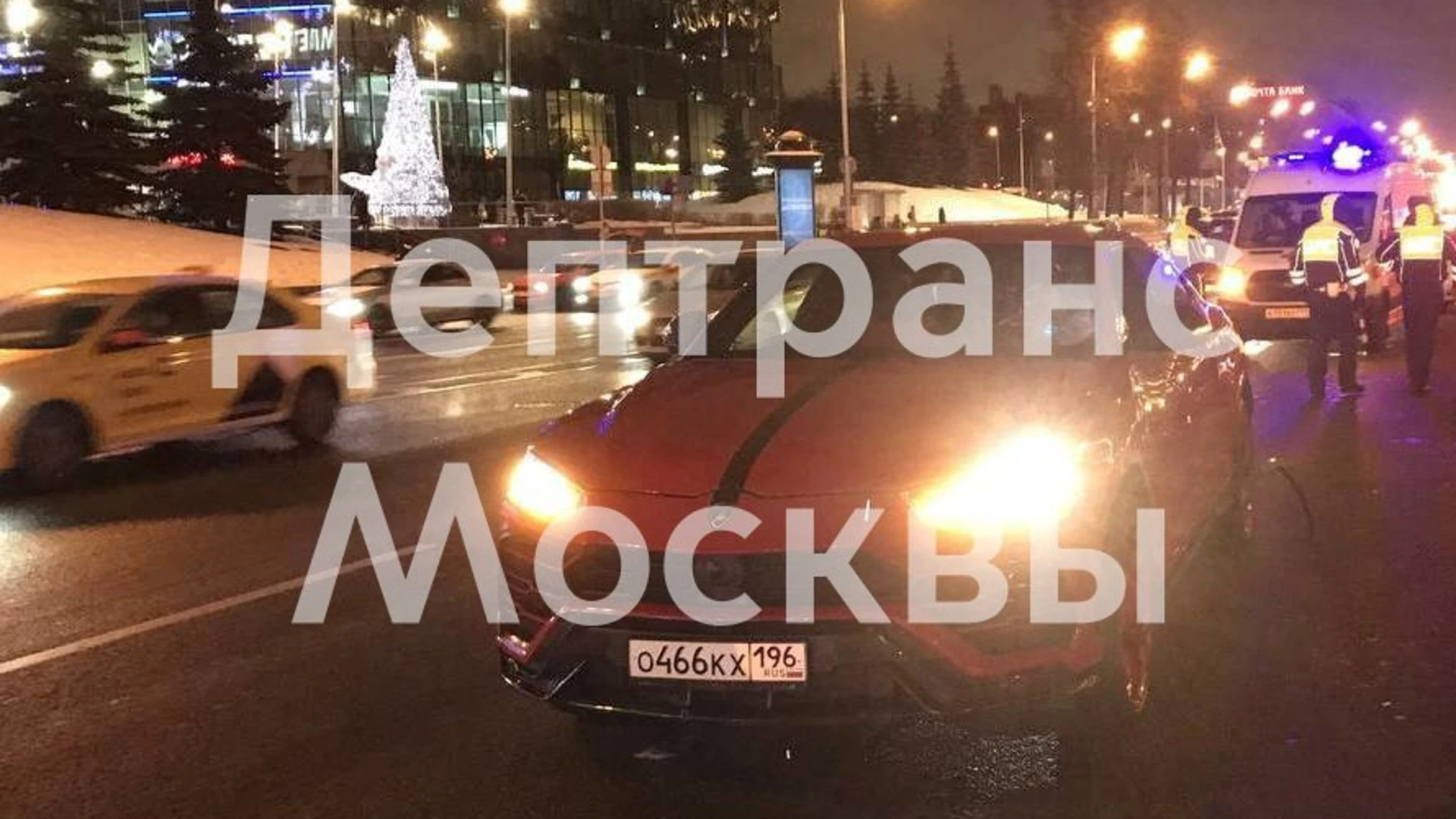 Lamborgini Urus насмерть сбил человека возле ТЦ "Метрополис"