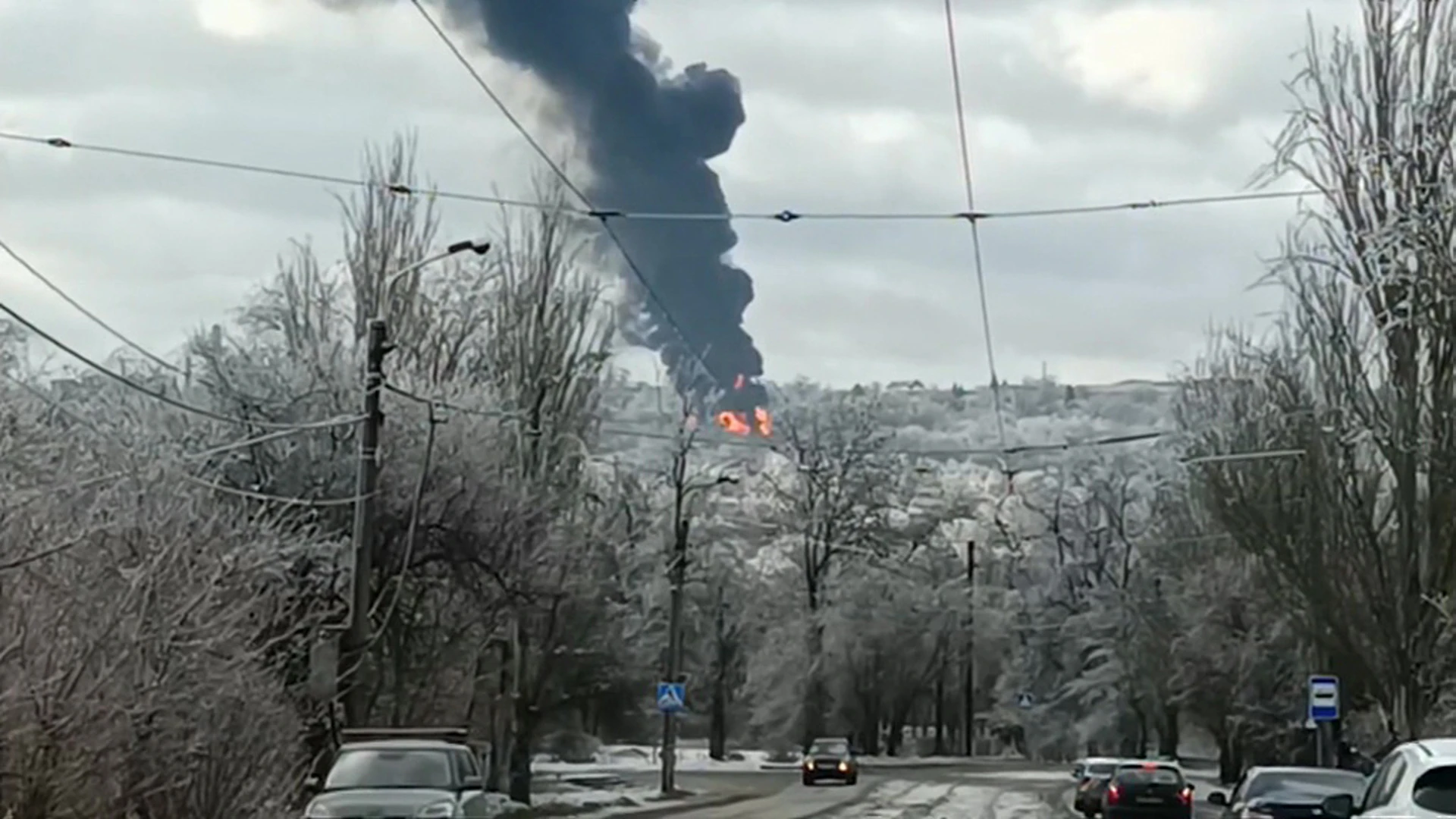 Разрыв украинского снаряда повредил школу в Донецке