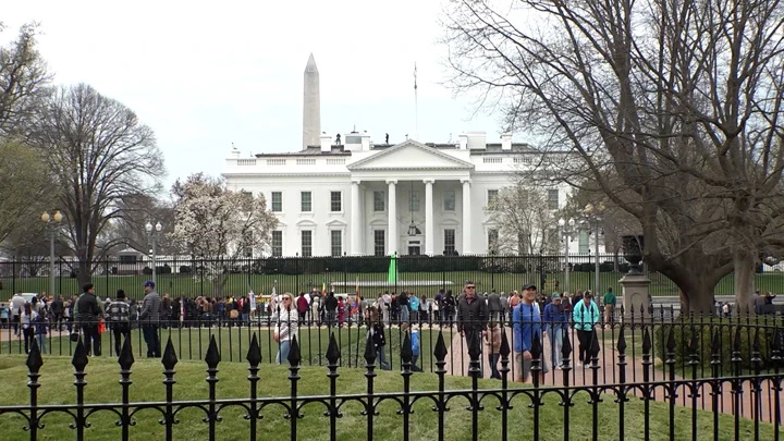 À 20 heures, la Maison Blanche a publié une déclaration officielle à la suite de la conversation entre Poutine et Trump