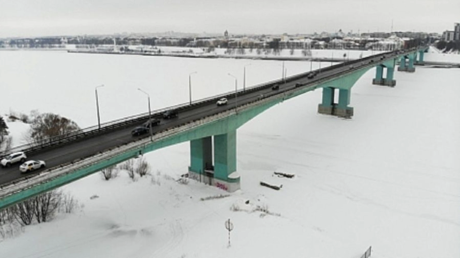 На Октябрьском мосту в Ярославле вновь сузится проезжая часть