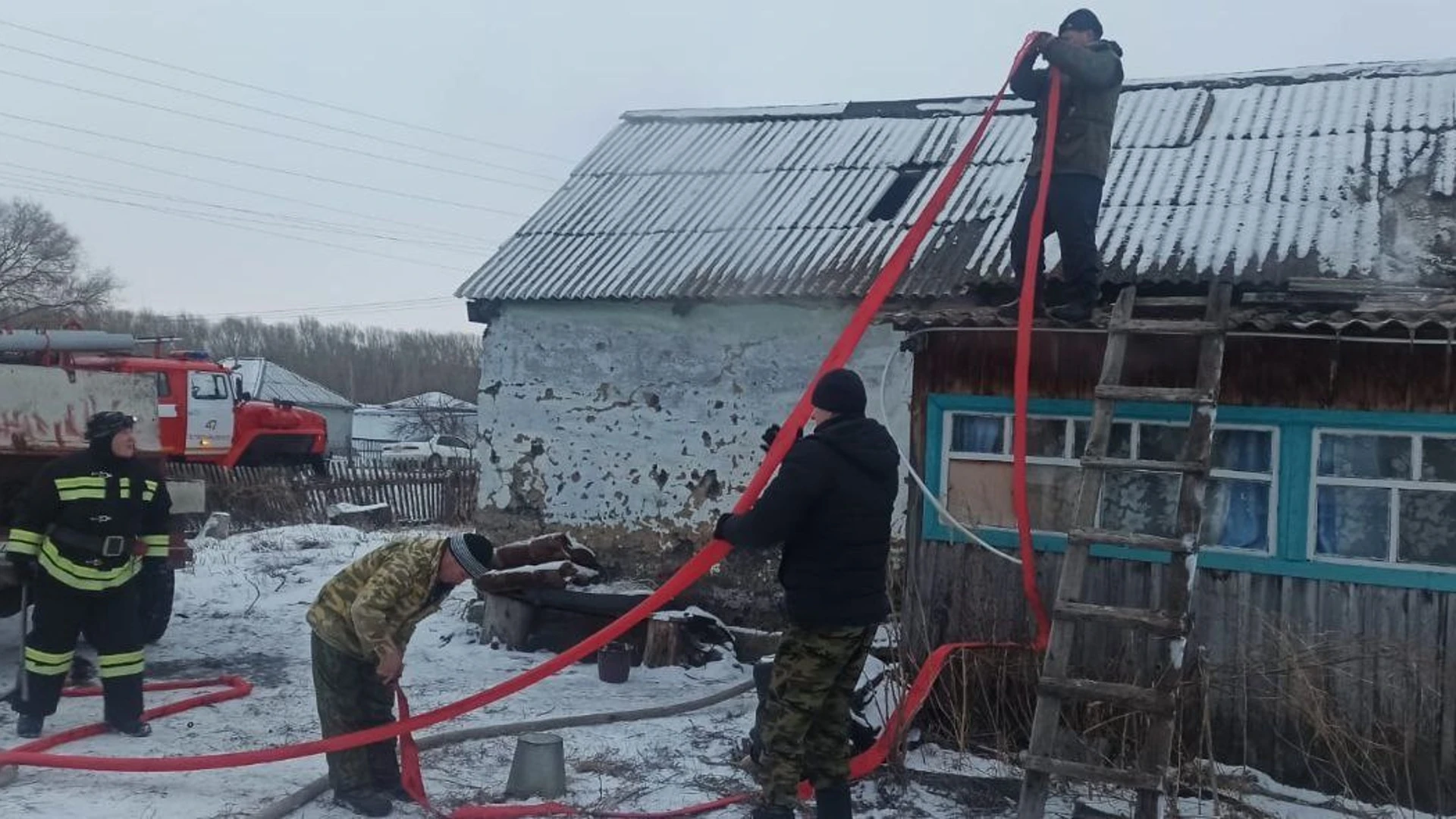 Два подростка погибли во время пожара в Алтайском крае