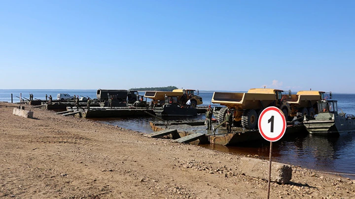 Вести – Амурская область Военные ВВО переправили через Зейское водохранилище тысячи единиц техники для строительства БАМа-2