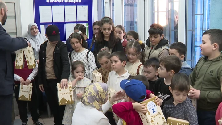 Fahren Sie. Ingushetia Geschenke für Kinder der Verteidiger des Vaterlandes