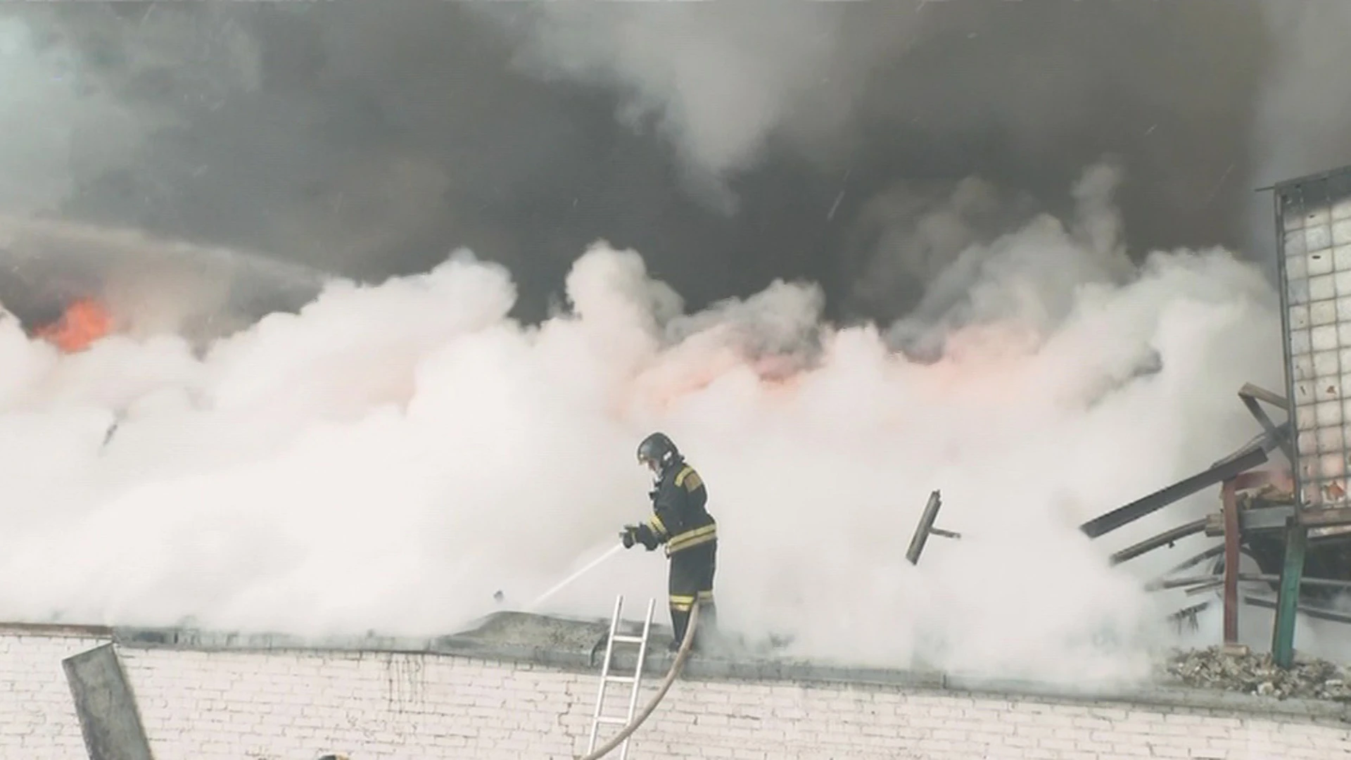 Dans la salle de concert en feu de Tyumen "Porte d'Or de Sibérie"