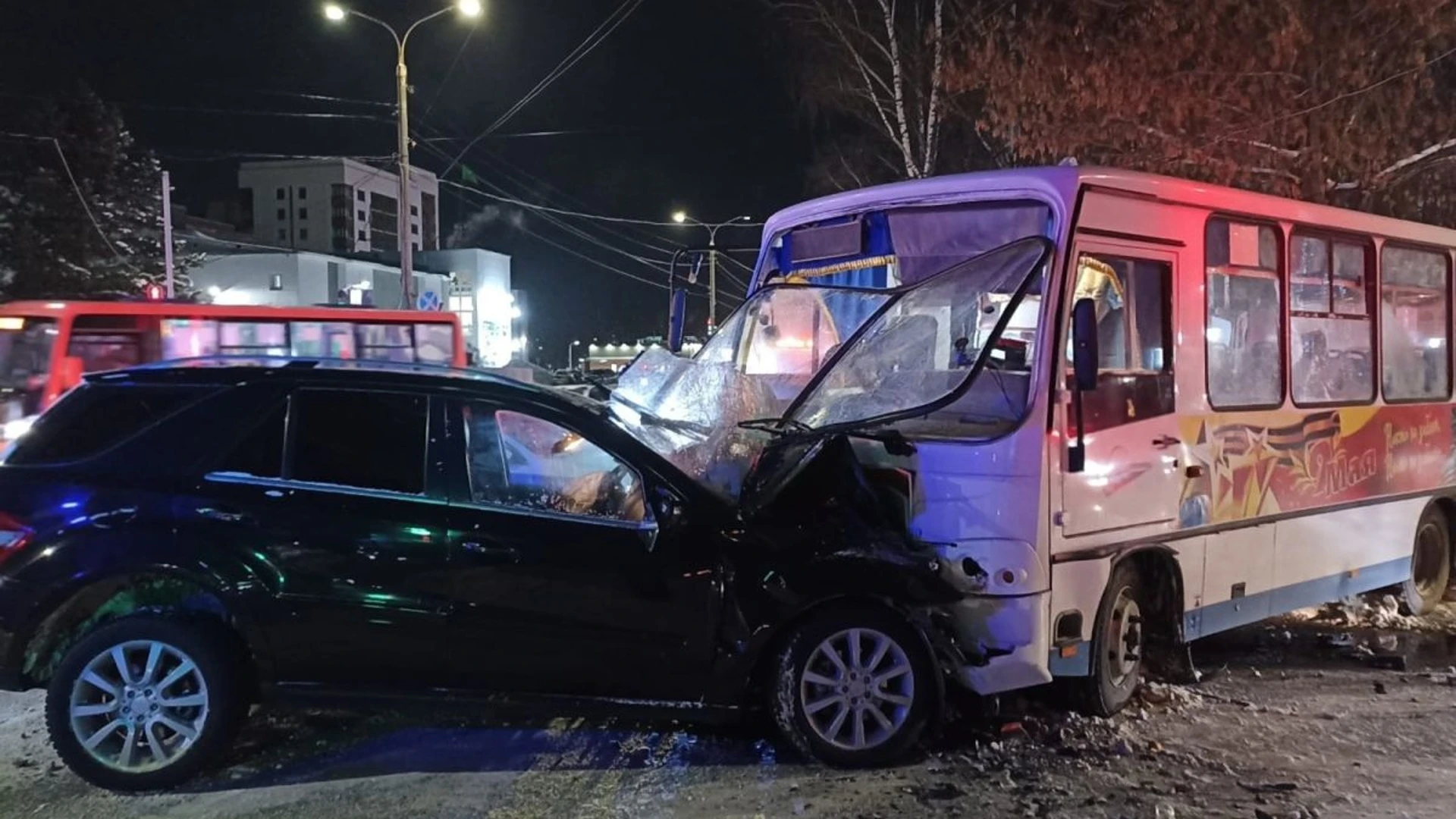 В Коврове столкнулись пассажирский автобус и легковой автомобиль