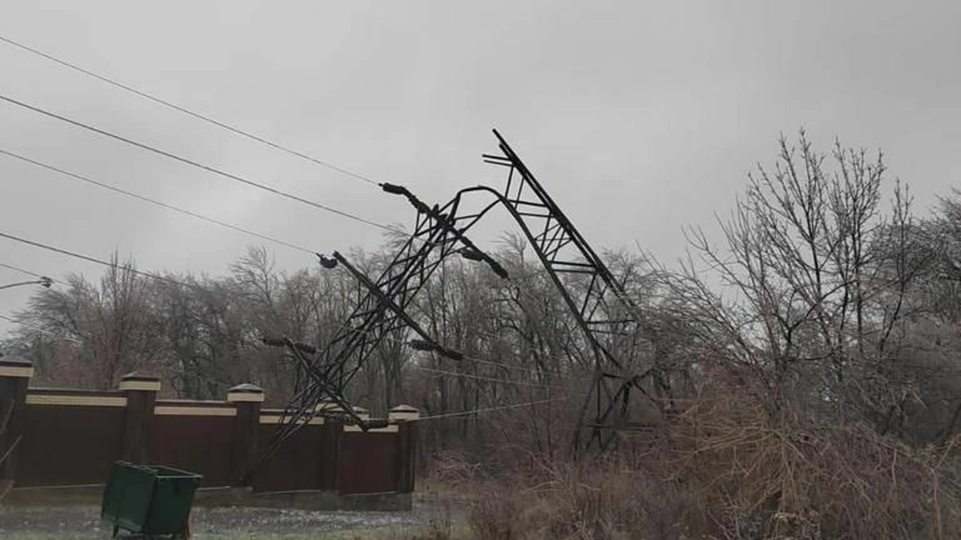 Более 100 тысяч жителей Ростовской области остались без света