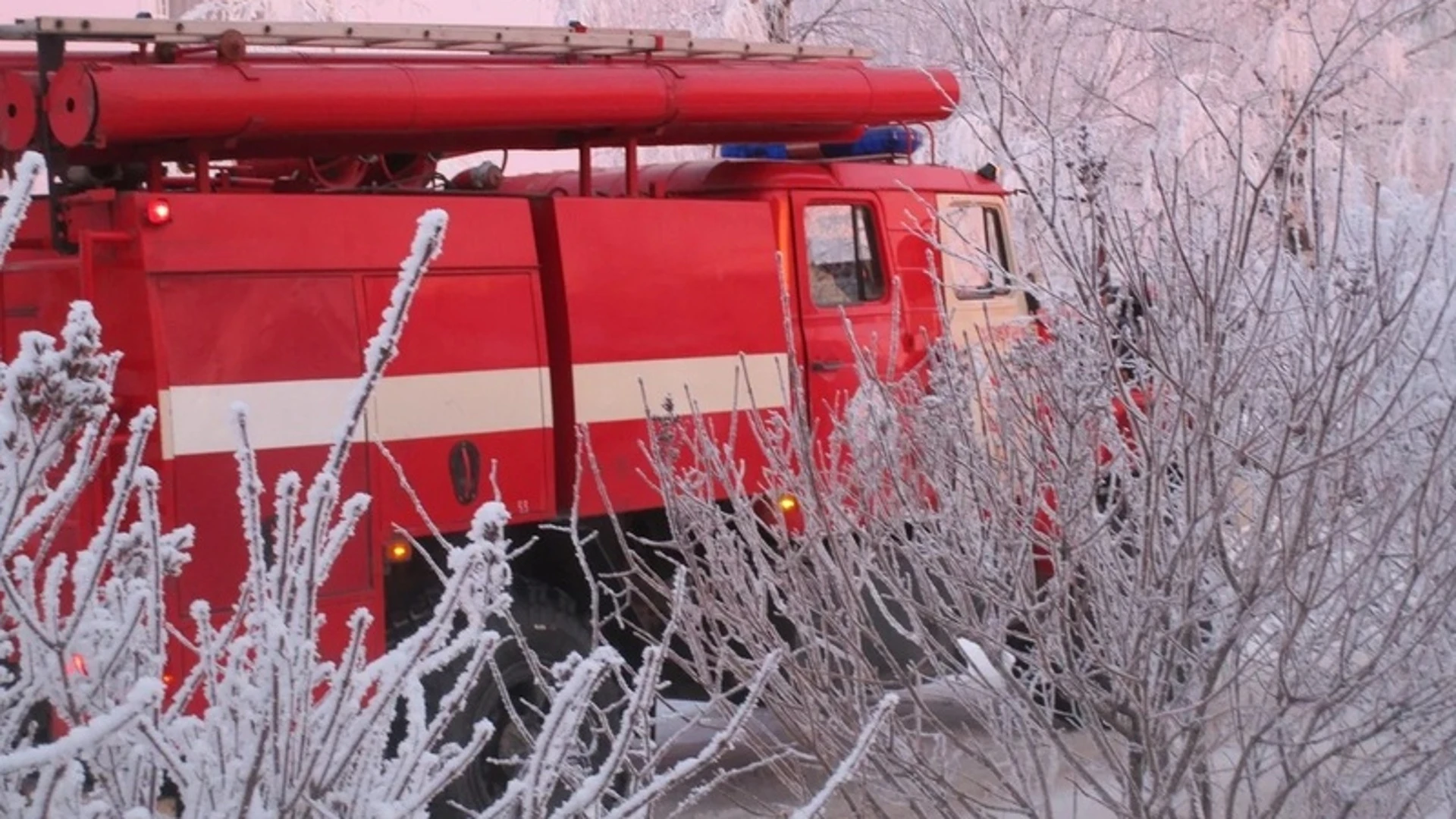 В Кваркенском районе произошел крупный пожар на складах фермерского хозяйства