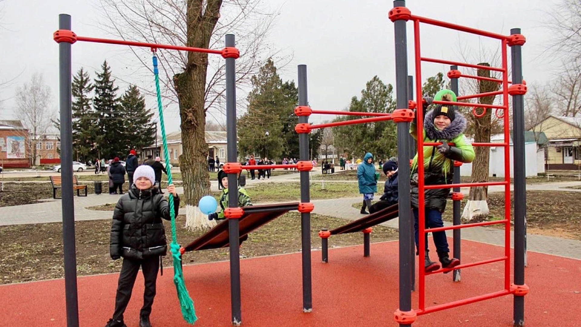 В Кущевском районе открыли новый сельский парк