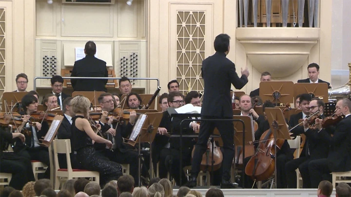 Guida. San Pietroburgo Nella Sala Grande della Filarmonica l'orchestra e il coro di Theodor Currentzis "Music of Etern" eseguita