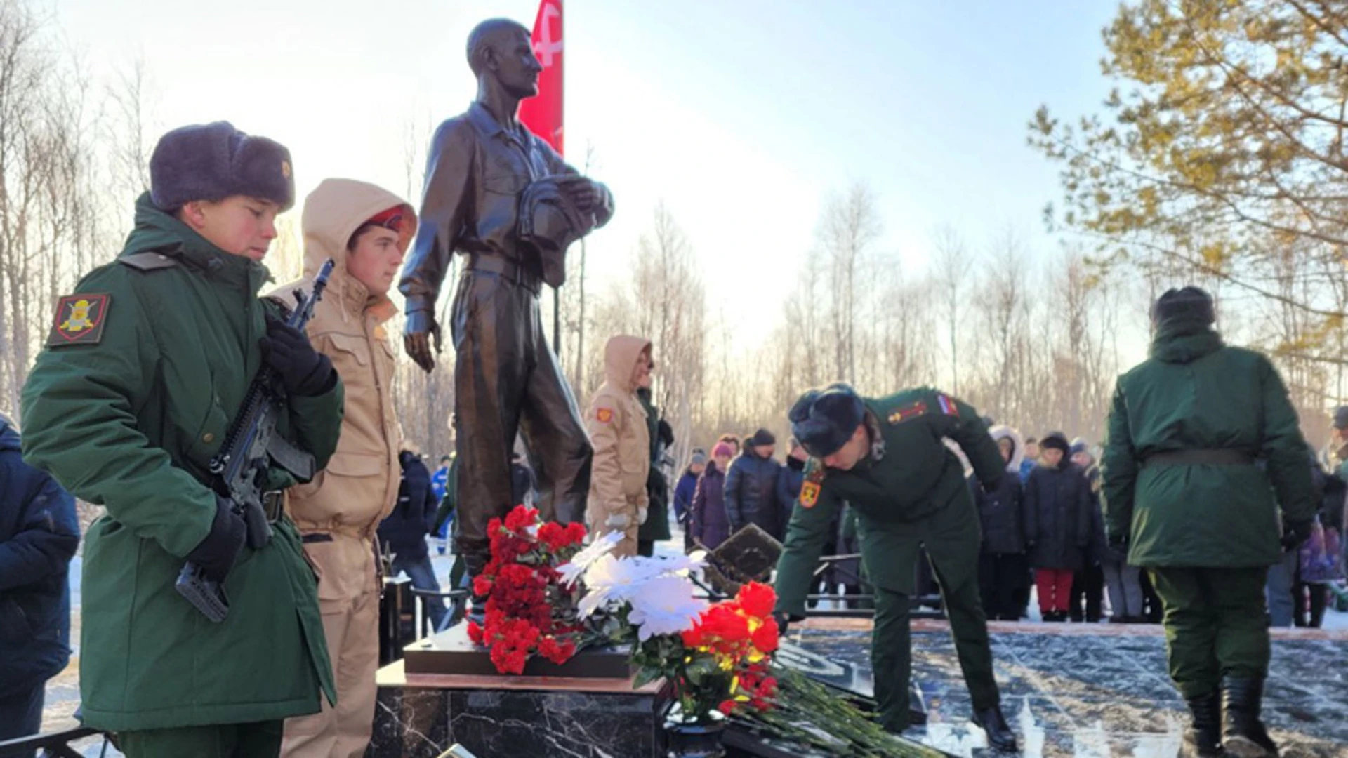 В Смелом торжественно открыли памятник-мемориал Герою России Ивану Цевуну