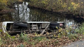 В Нижегородской области рейсовый автобус опрокинулся в пожарный водоем