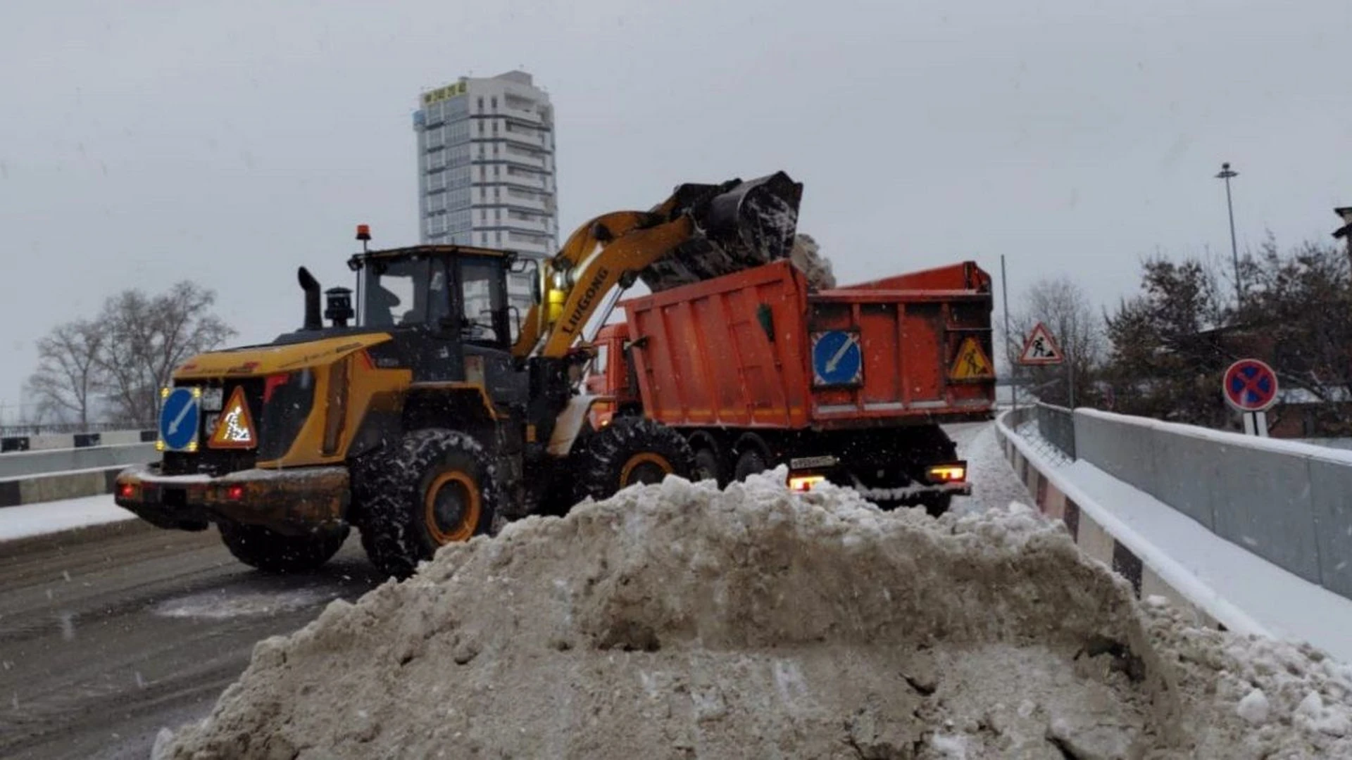 В Челябинске усилят уборку и вывоз снега