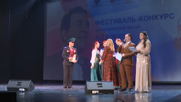 Vesti-Chita Galakonzert des Festivals des patriotischen Liedes benannt nach Joseph Kobzon wurde in Chita gehalten